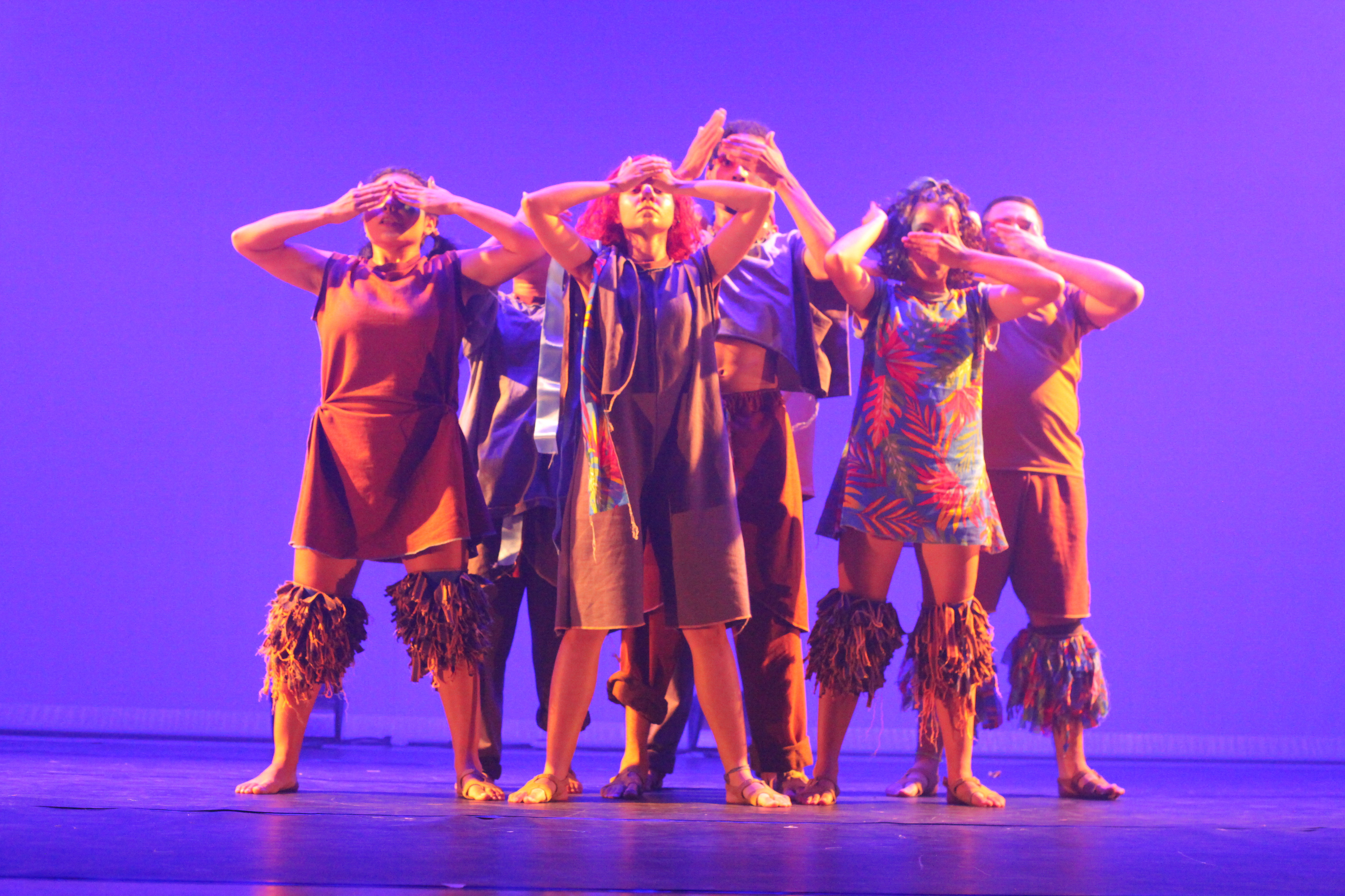 companhia de dança no palco